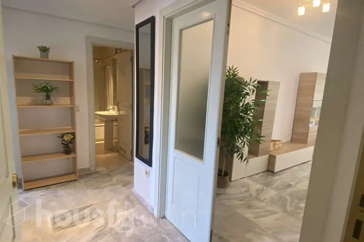 Wohnung zur Miete in Sevilla mit Klimaanlage, Heizung und Terrasse