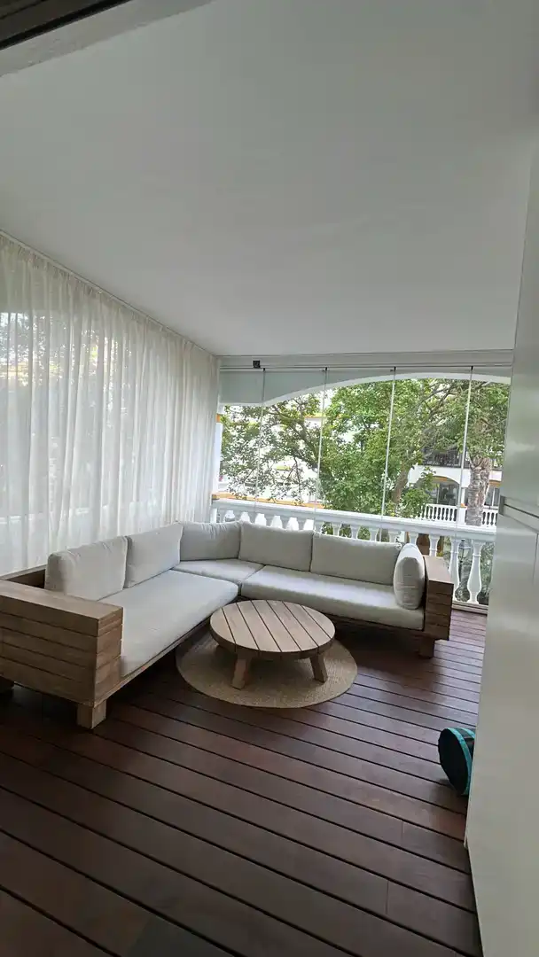 Terrassa de Pis en venda en Marbella amb Aire condicionat, Piscina i Balcó