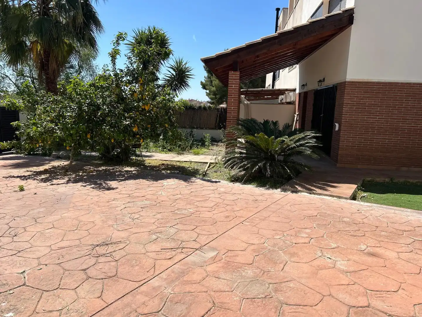 Jardín de Casa adosada en venta en Vilanova i la Geltrú con Aire acondicionado, Calefacción y Jardín privado