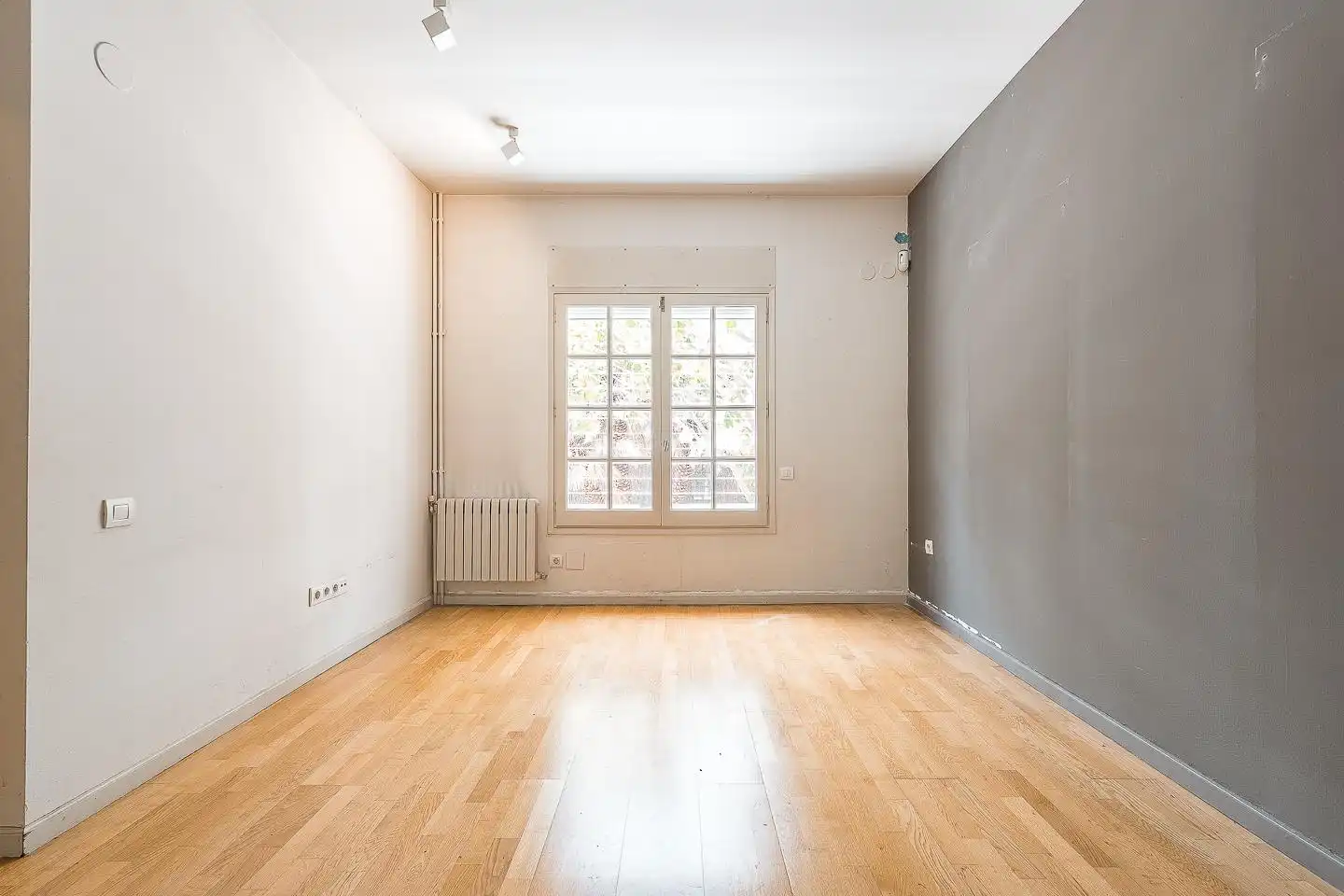 Dormitori de Casa o xalet en venda en Barcelona amb Calefacció, Jardí privat i Parquet