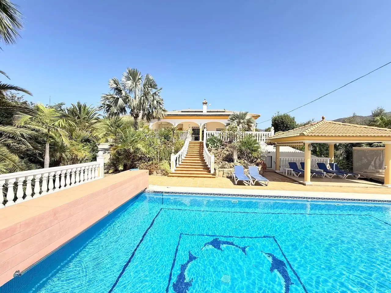 Vista exterior de Casa o chalet en venta en Vélez-Málaga con Aire acondicionado, Calefacción y Jardín privado