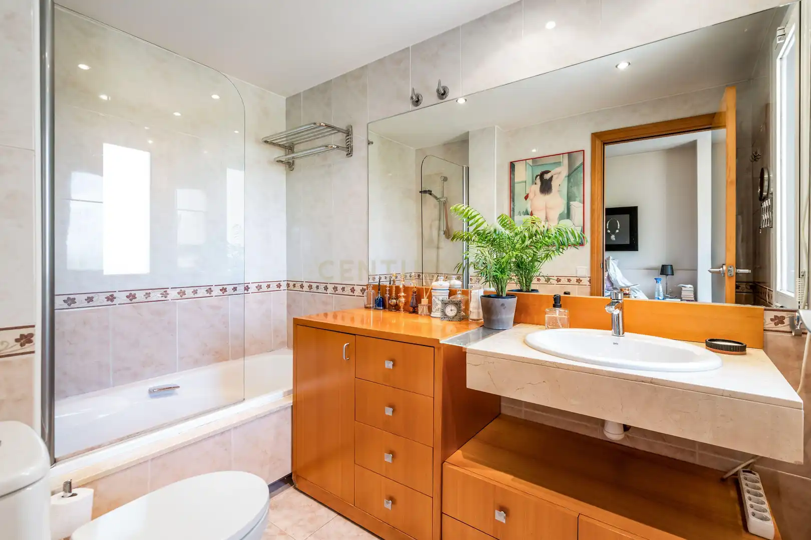 Bany de Apartament en venda en Sant Joan Despí amb Aire condicionat i Piscina comunitària