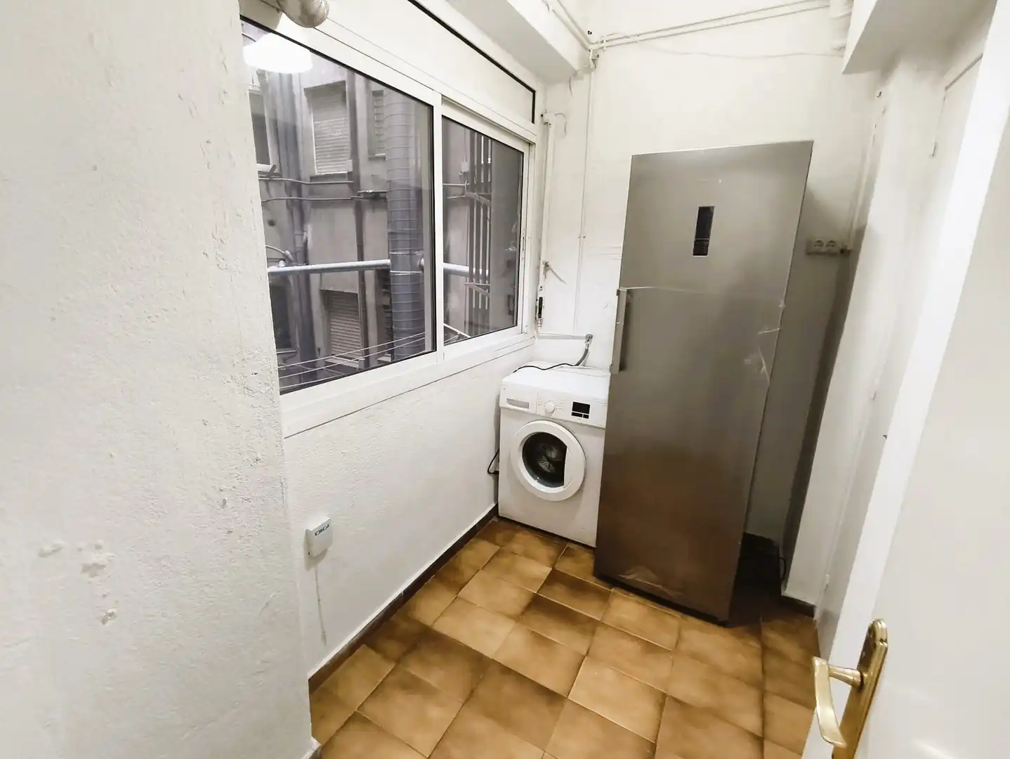Cuina de Pis de lloguer en Barcelona amb Aire condicionat, Parquet i Balcó