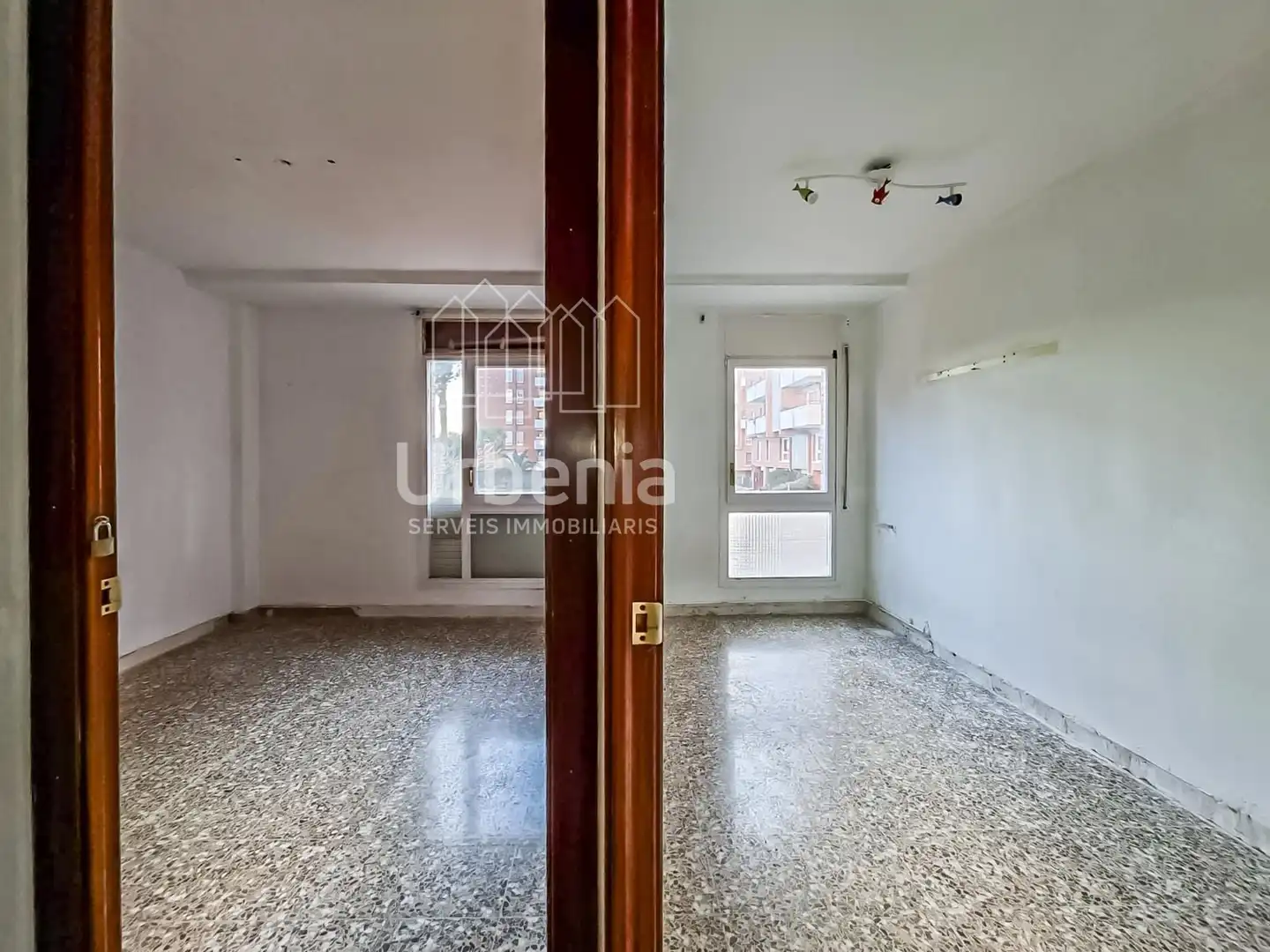 Vista exterior de Piso en venta en Premià de Mar con Calefacción, Terraza y Piscina