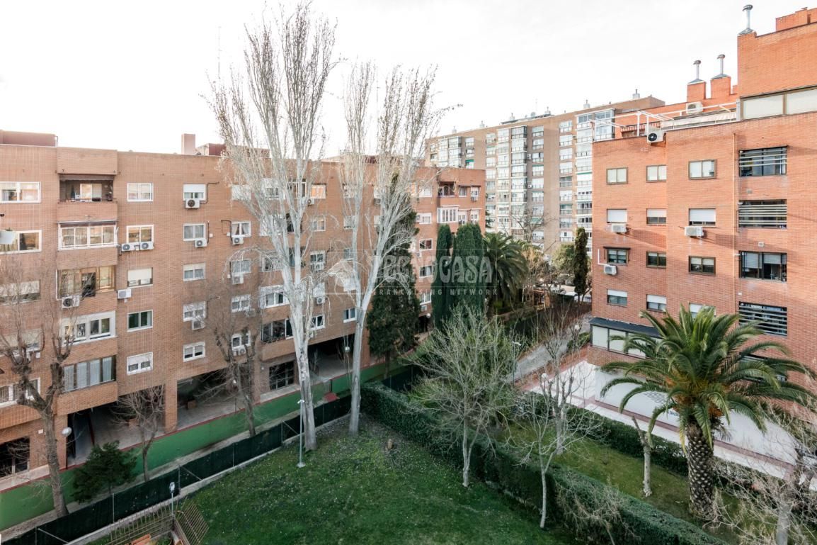 Vista exterior de Piso en venta en  Madrid Capital con Aire acondicionado