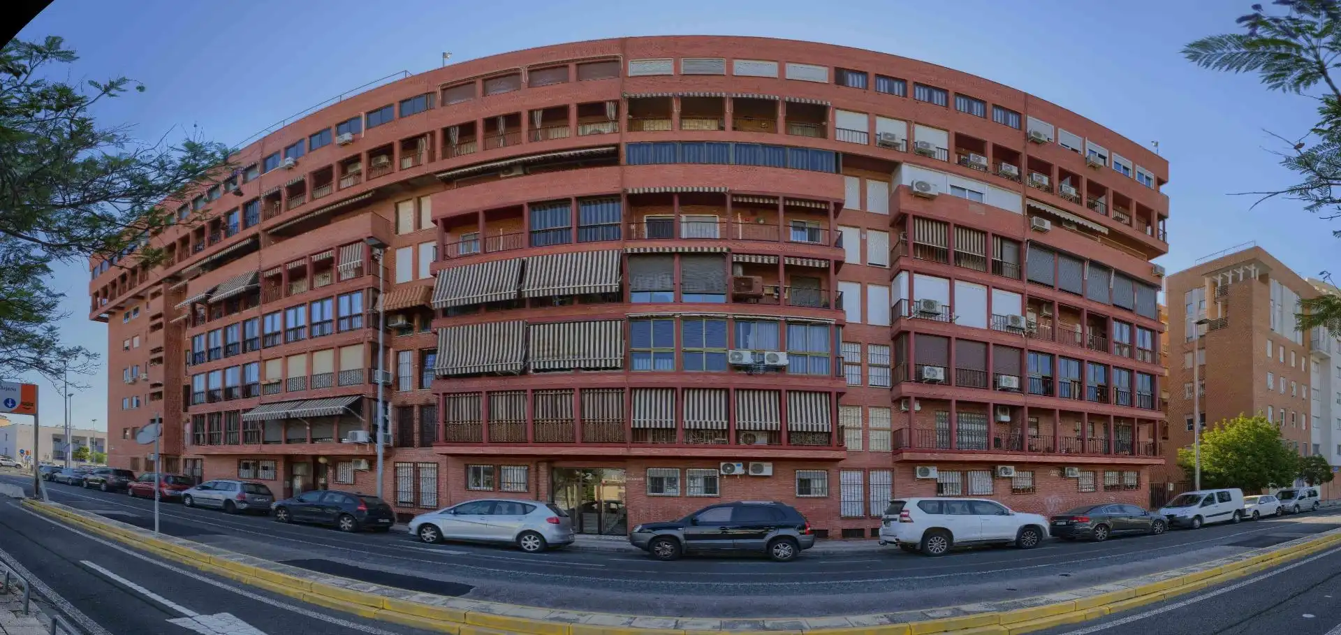 Außenansicht von Wohnung zum Verkauf in Sevilla mit Klimaanlage, Heizung und Abstellraum