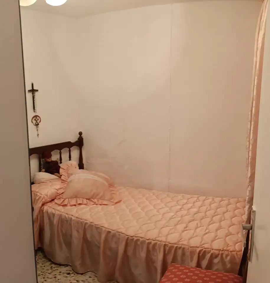 Dormitori de Casa o xalet en venda en Sabiñán amb Jardí privat, Terrassa i Moblat