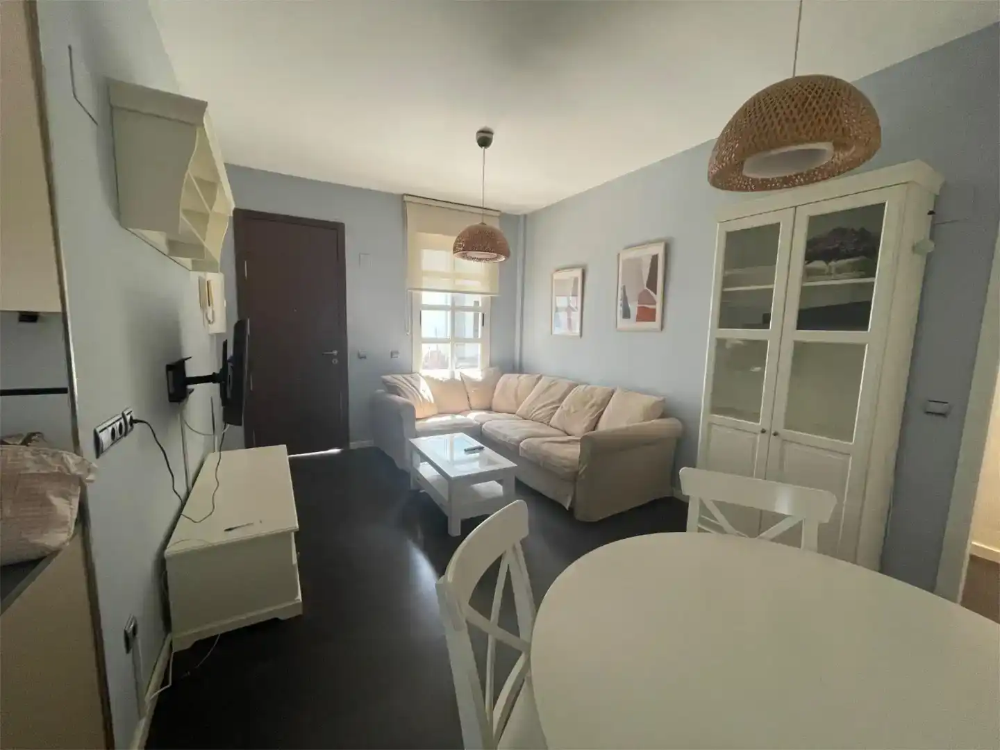 Living room of Flat for rent in Córdoba  with Air Conditioner, Private garden and Parquet flooring