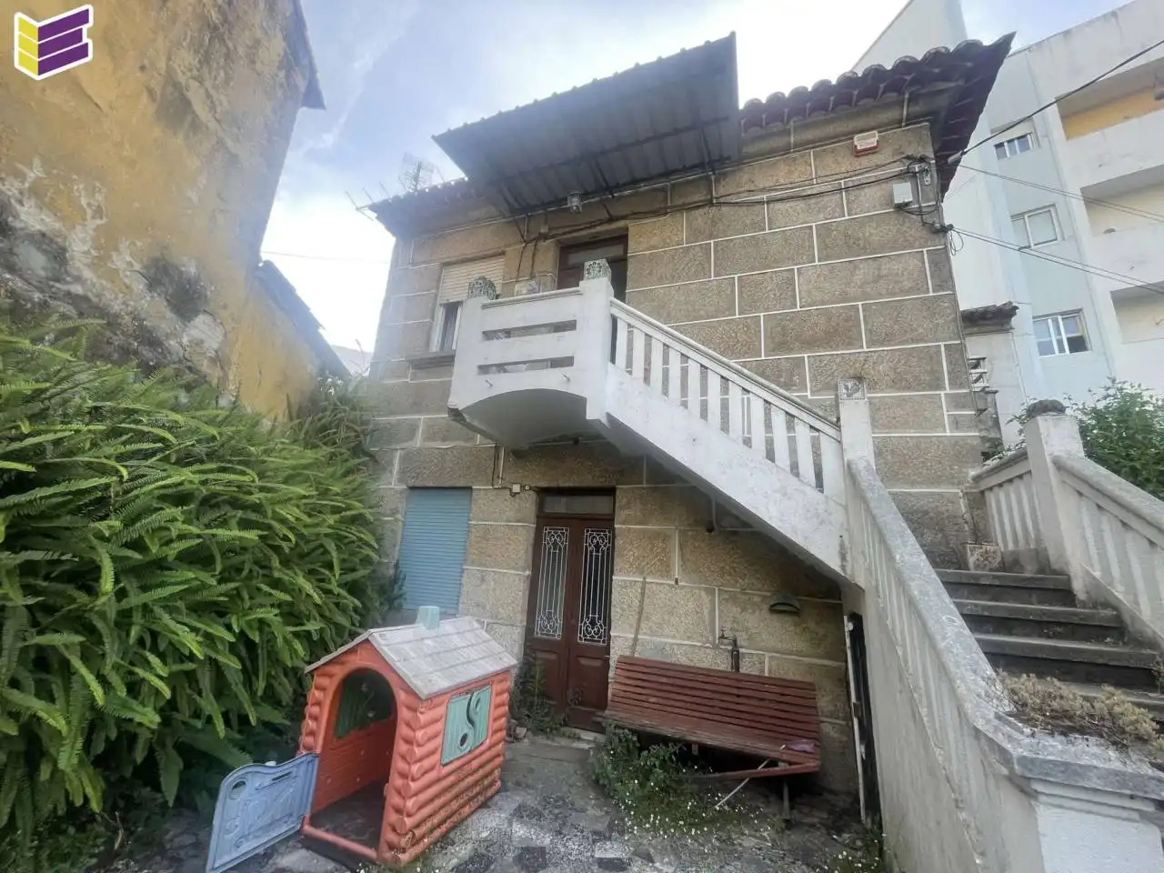 Vista exterior de Casa o xalet en venda en Vigo  amb Calefacció, Jardí privat i Terrassa