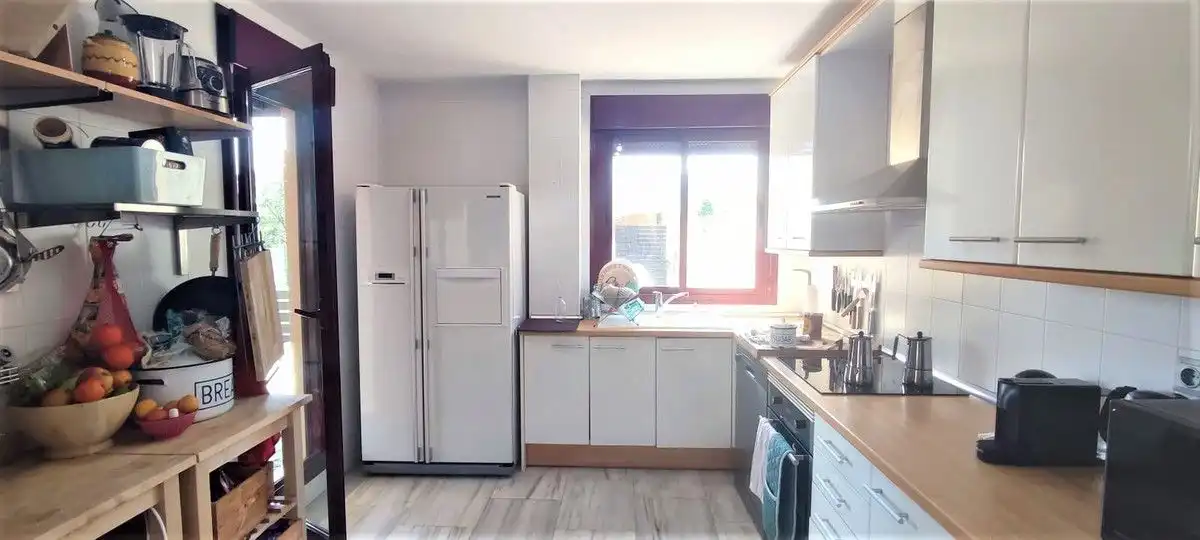 Küche von Haus oder Chalet zum Verkauf in Benahavís mit Klimaanlage, Heizung und Privatgarten