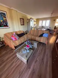 Sala de estar de Piso en venta en Valverde de la Virgen con Calefacción, Parquet y Terraza