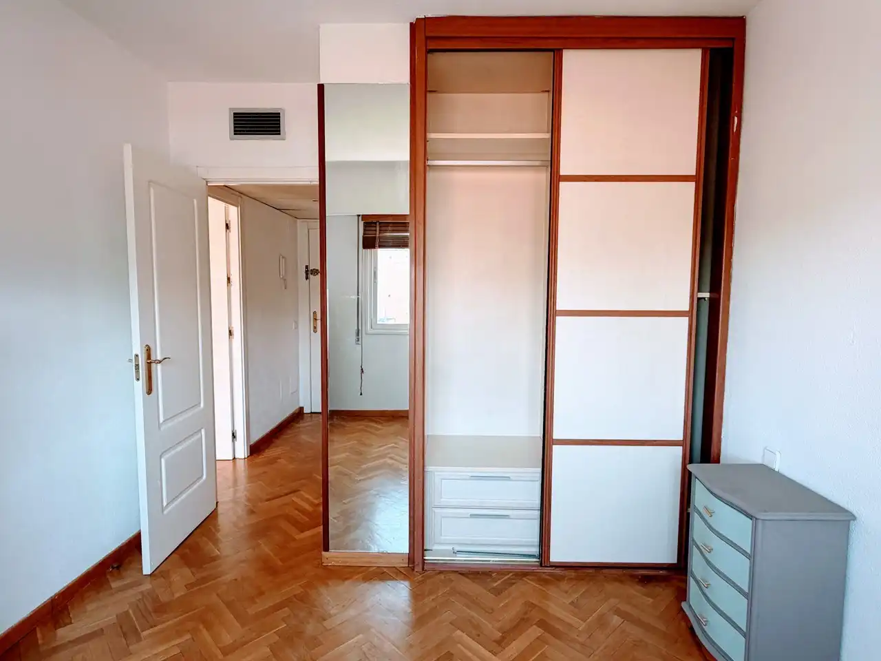 Habitación de Piso de alquiler en Madrid con Amueblado