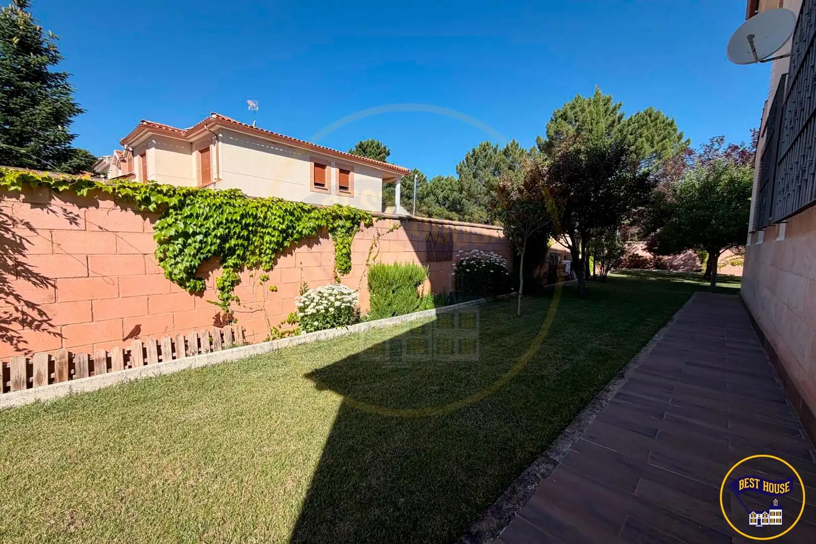 Jardí de Casa adosada en venda en Chillarón de Cuenca amb Calefacció, Jardí privat i Terrassa
