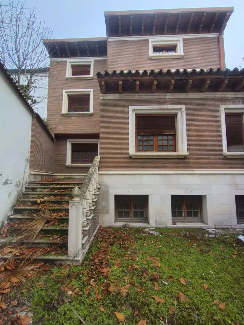 Vista exterior de Casa o xalet en venda en Íscar amb Jardí privat, Terrassa i Traster