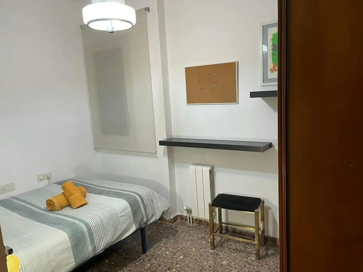Dormitori de Pis per a compartir en Barcelona amb Aire condicionat, Calefacció i Moblat