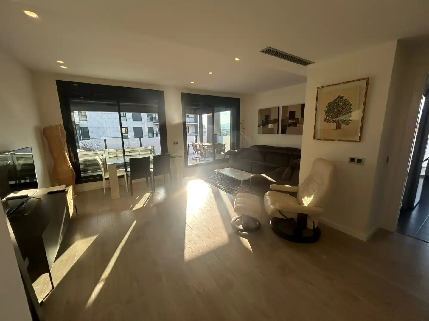 Wohnzimmer von Dachboden zum Verkauf in Barcelona mit Klimaanlage, Heizung und Parkett