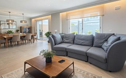 Living room of Single-family semi-detached for sale in Boadilla del Monte  with Air Conditioner, Heating and Private garden