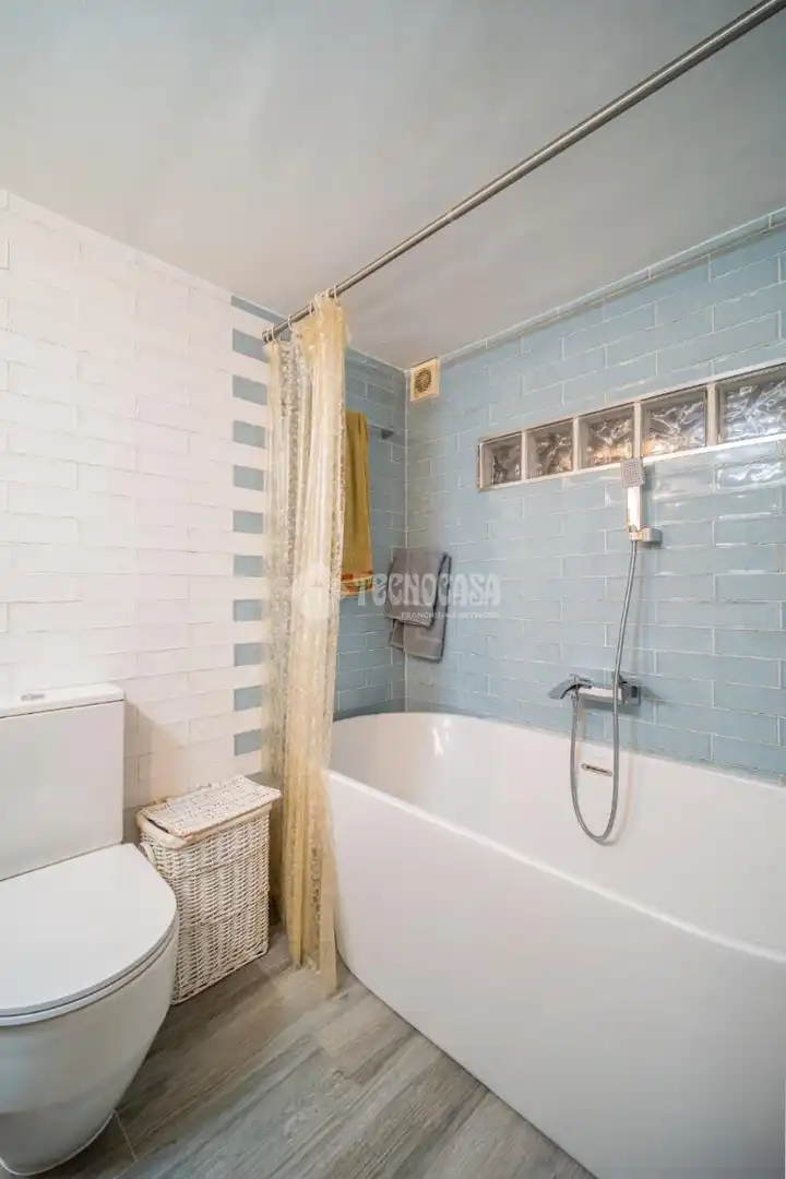 Baño de Casa adosada en venta en Rivas-Vaciamadrid con Aire acondicionado, Calefacción y Jardín privado