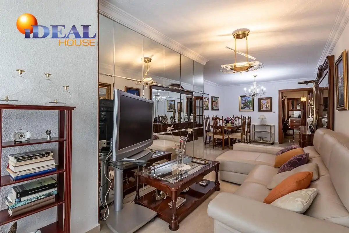 Piso con ascensor en venta en Calle ARQUITECTO JIMENEZ LACAL, imagen 7