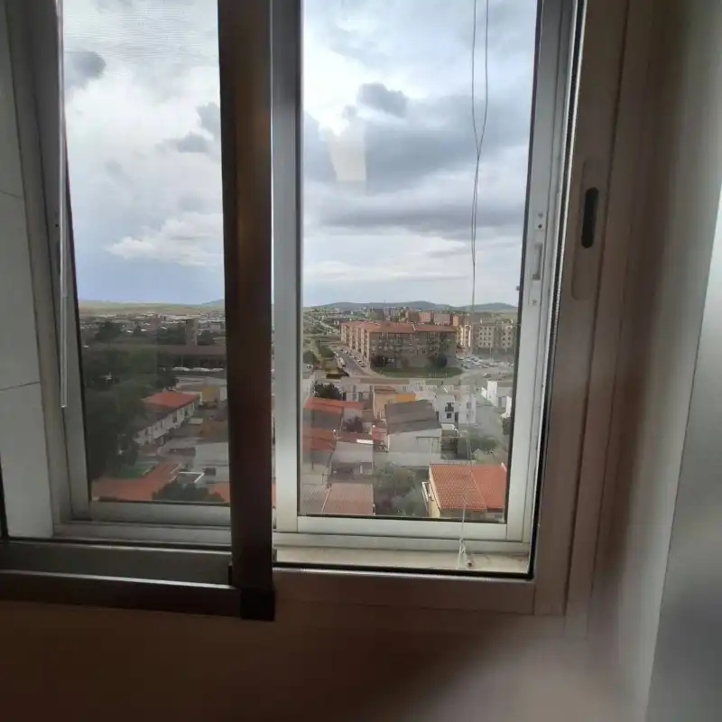 Dormitori de Pis en venda en Cáceres amb Aire condicionat i Moblat