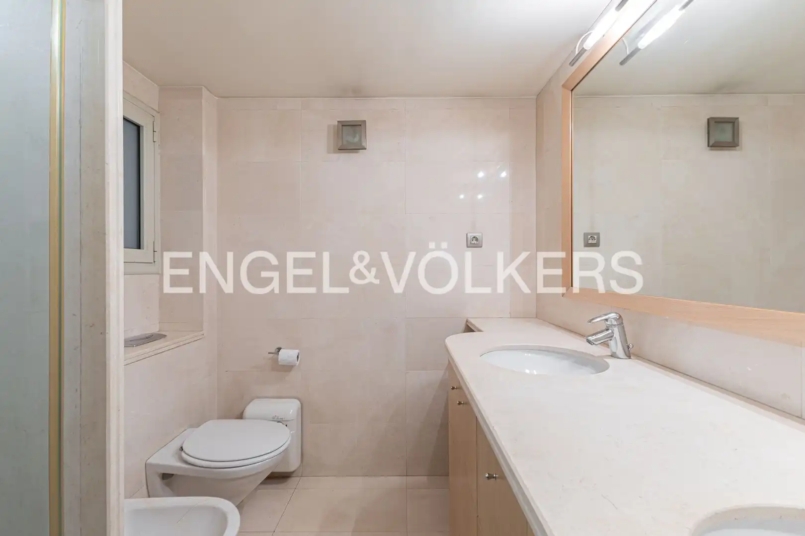 Bathroom of Flat for sale in Barcelona  with Air Conditioner, Heating and Private garden