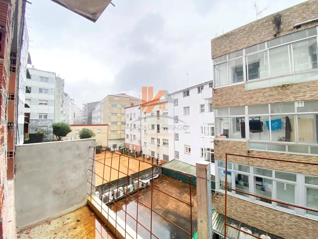 Vista exterior de Apartamento en venta en Santiago de Compostela  con Balcón