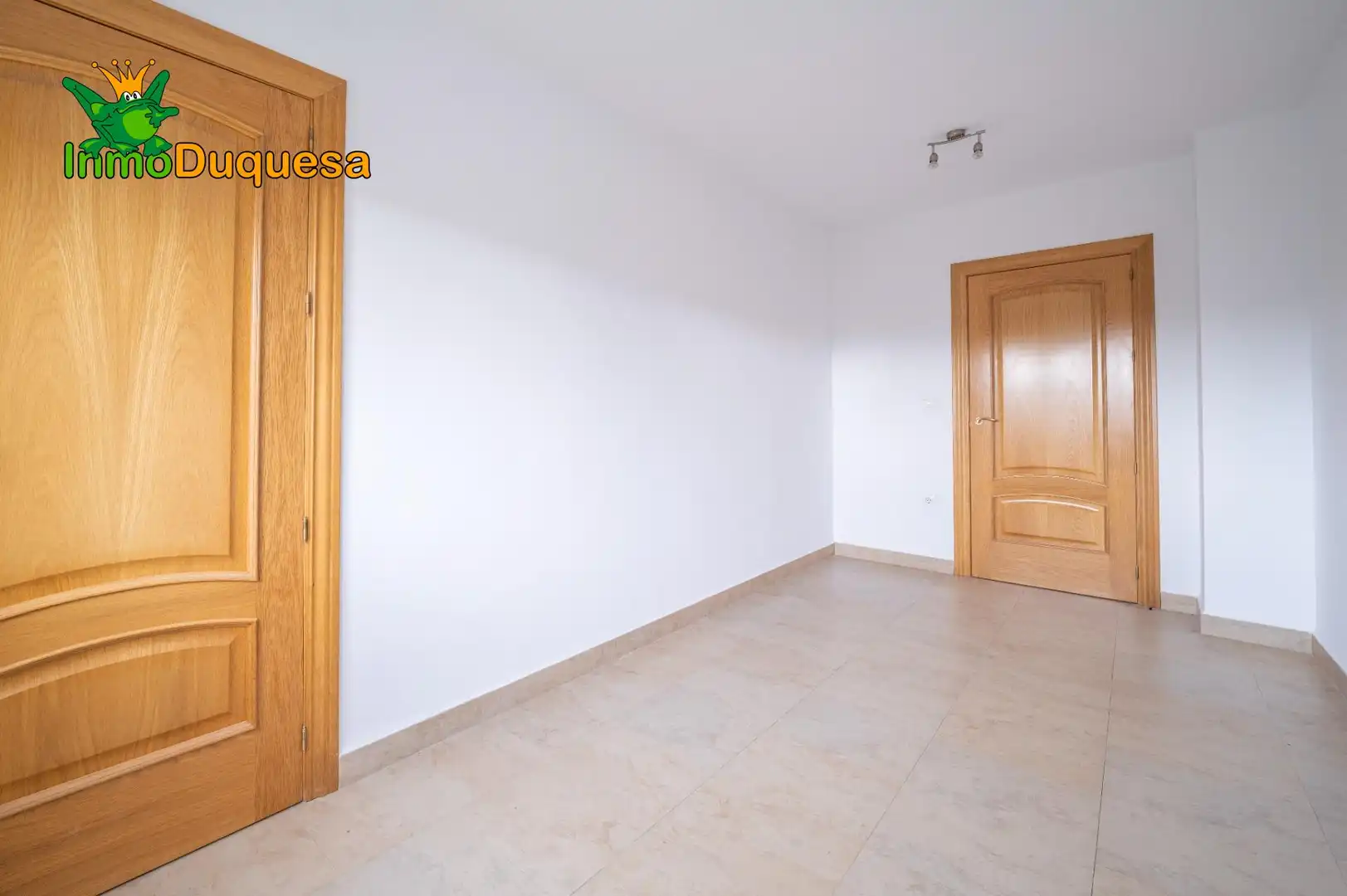 Flat for sale in Granada  with Air Conditioner and Heating