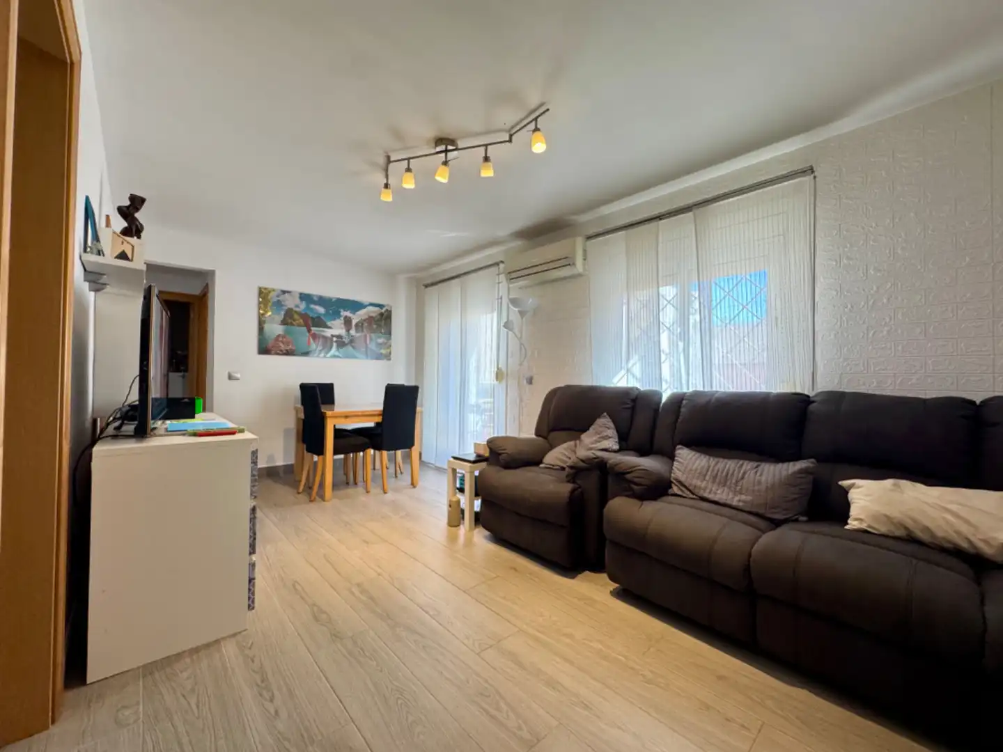 Sala de estar de Planta baja en venta en Sant Boi de Llobregat con Aire acondicionado y Balcón