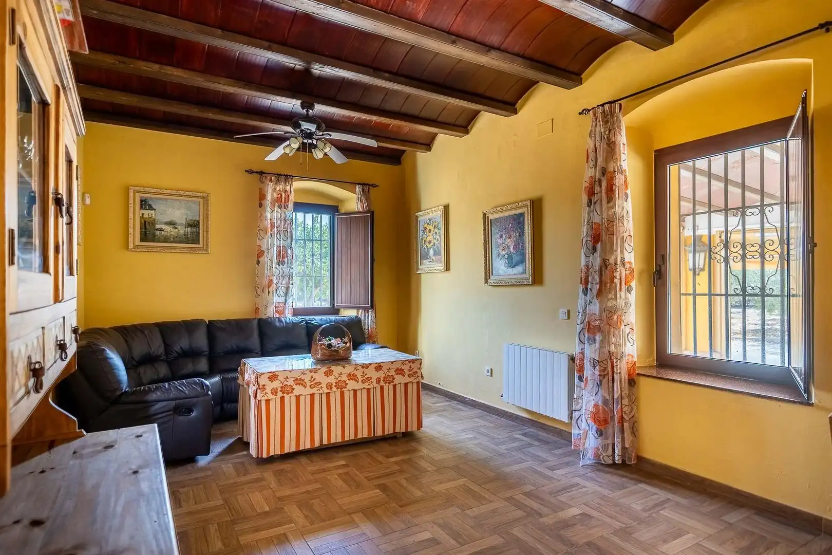 Sala de estar de Finca rústica en venta en Carmona con Calefacción, Jardín privado y Terraza