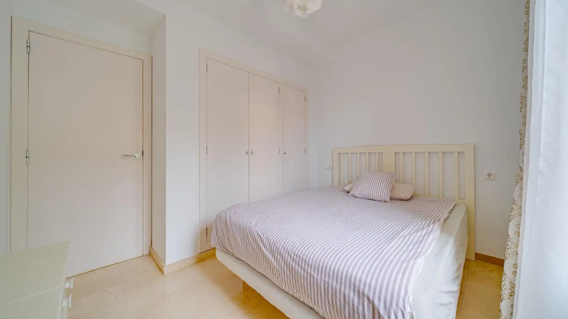 Schlafzimmer von Haus oder Chalet zum Verkauf in Finestrat mit Klimaanlage, Heizung und Privatgarten