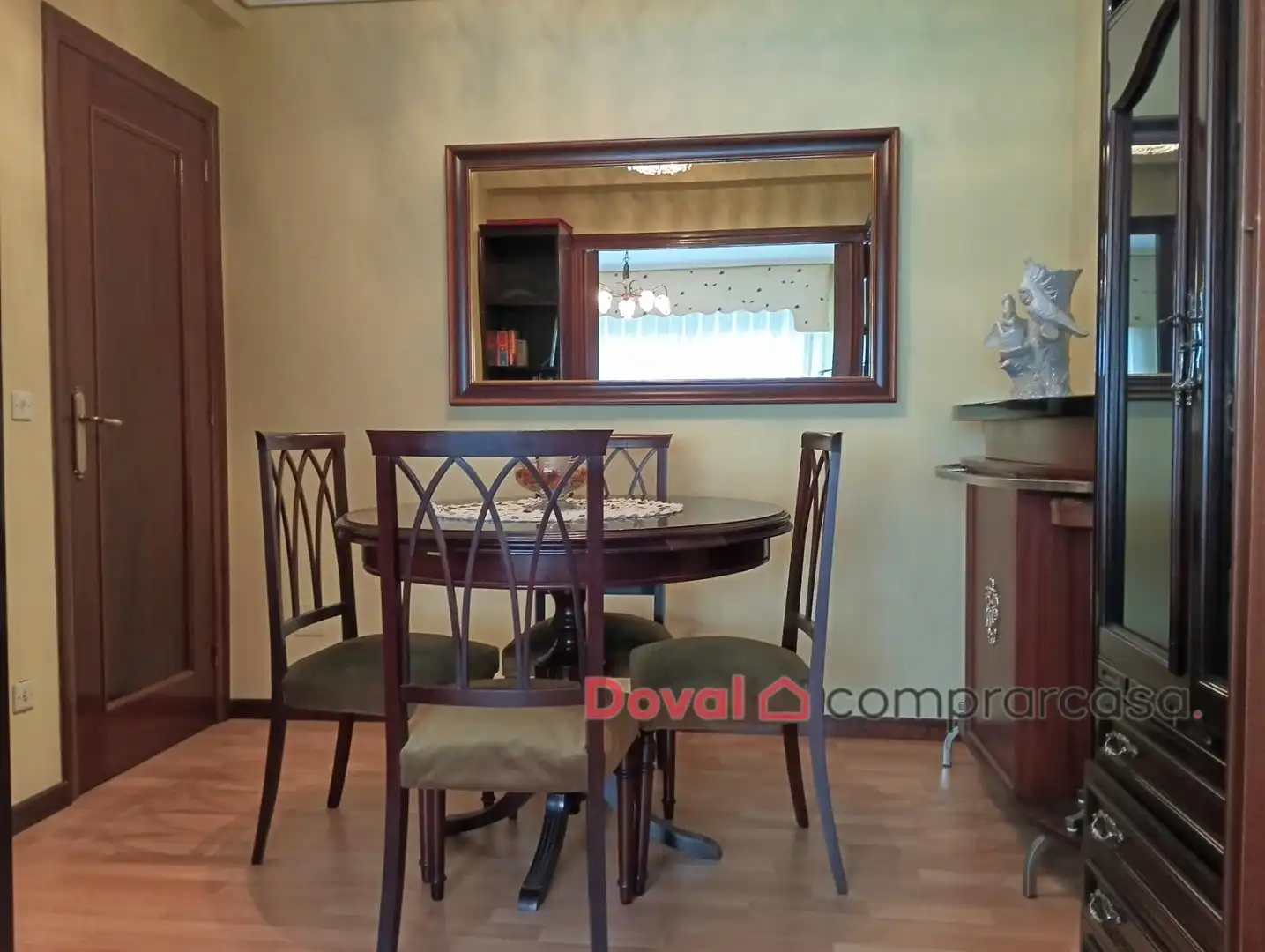Comedor de Piso de alquiler en Vigo  con Calefacción, Parquet y Amueblado
