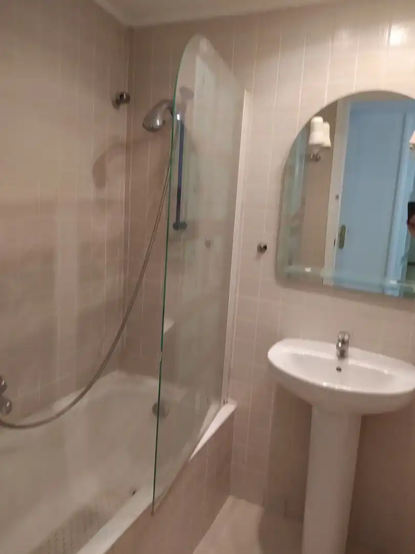 Baño de Piso de alquiler en Barcelona con Calefacción, Parquet y Terraza