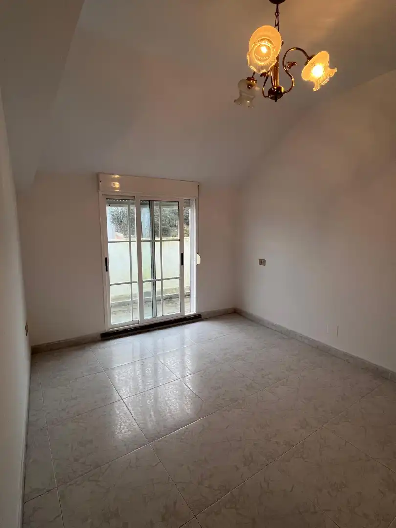 Schlafzimmer von Dachboden zum Verkauf in Porto do Son mit Terrasse und Abstellraum