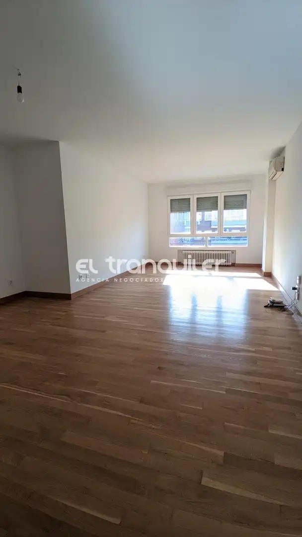 Wohnzimmer von Wohnung zum Verkauf in Madrid mit Klimaanlage, Parkett und Terrasse