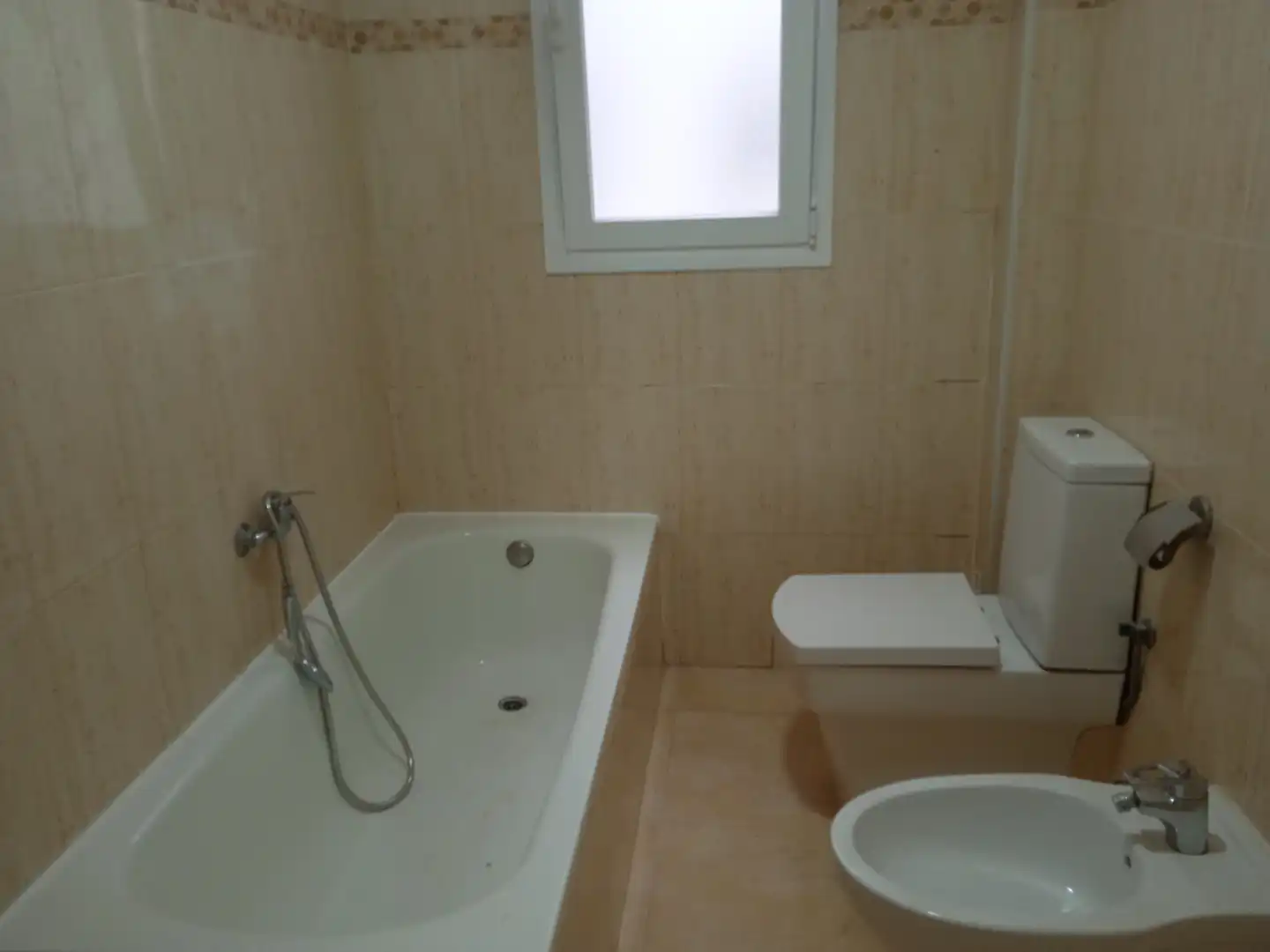 Badezimmer von Wohnung zur Miete in Madrid mit Klimaanlage, Heizung und Parkett