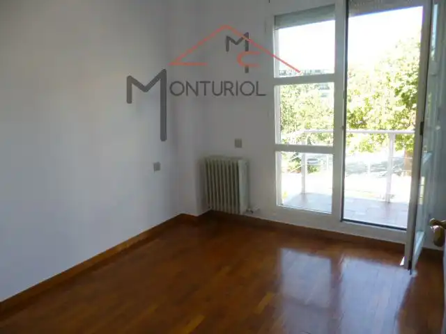 Sala d'estar de Casa adosada en venda en Sant Joan Despí amb Aire condicionat, Calefacció i Jardí privat