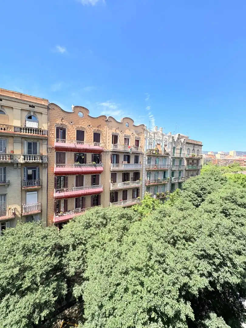Exterior view of Flat for sale in Barcelona  with Heating, Parquet flooring and Oven