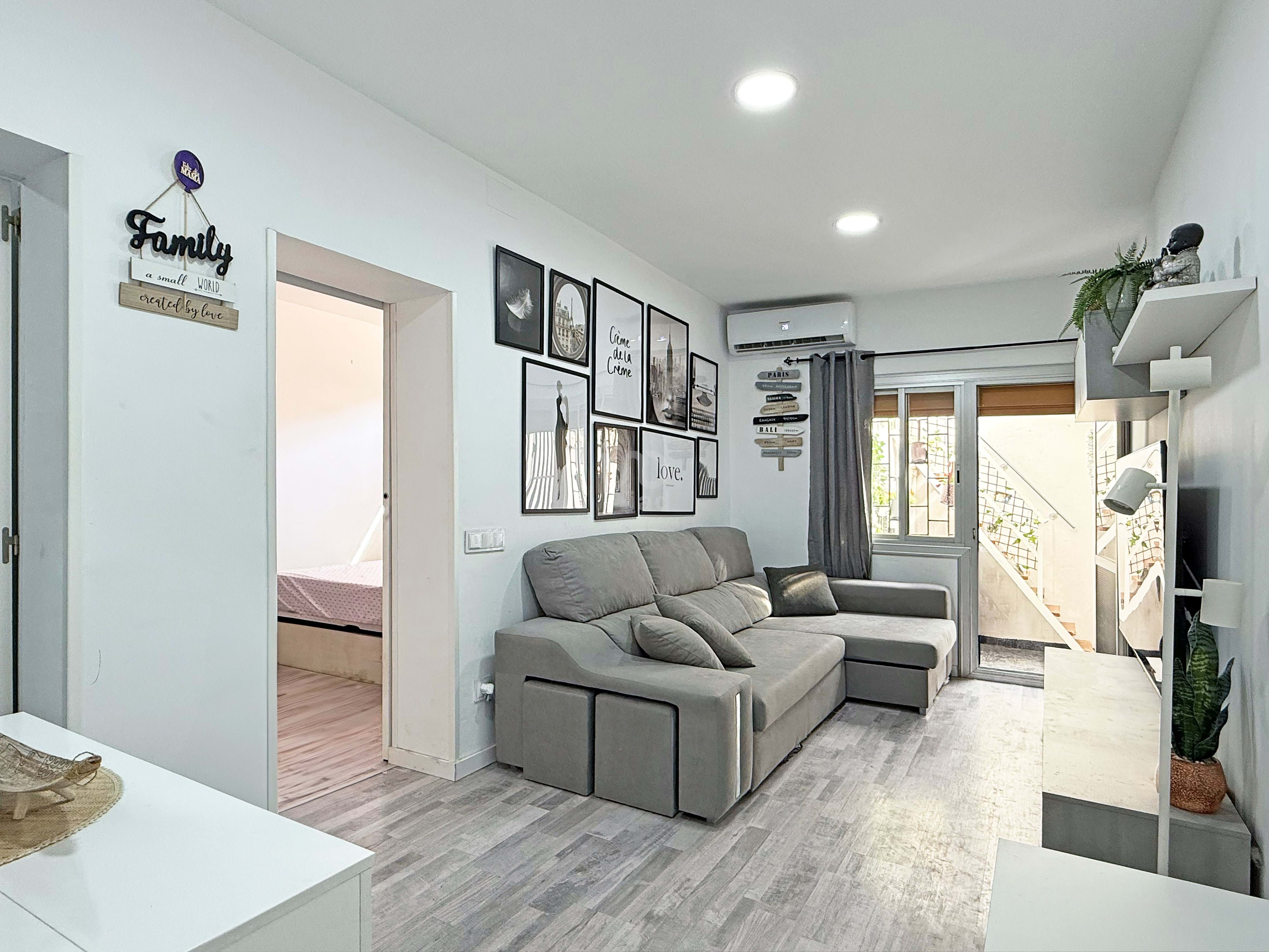 Living room of Flat for sale in  Barcelona Capital  with Air Conditioner, Heating and Terrace