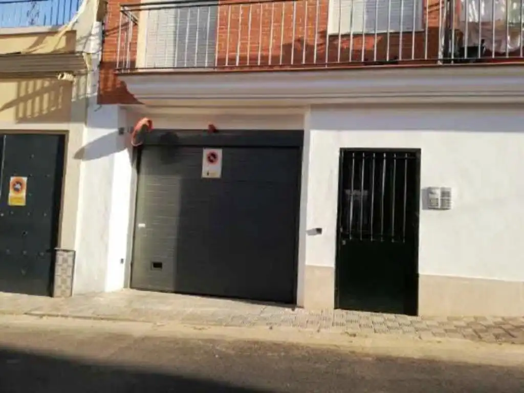 Aparcament amb ascensor en venda a Calle Rodrigo de Triana 9, imagen 2