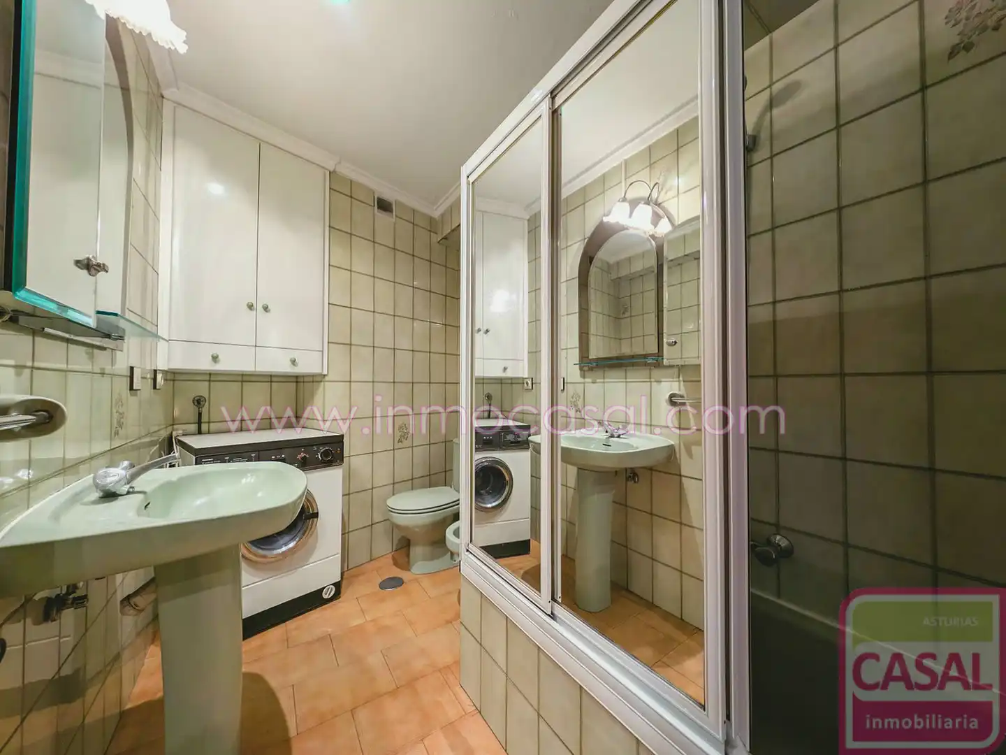 Badezimmer von Wohnung zum Verkauf in Aller mit Heizung, Abstellraum und Möbliert
