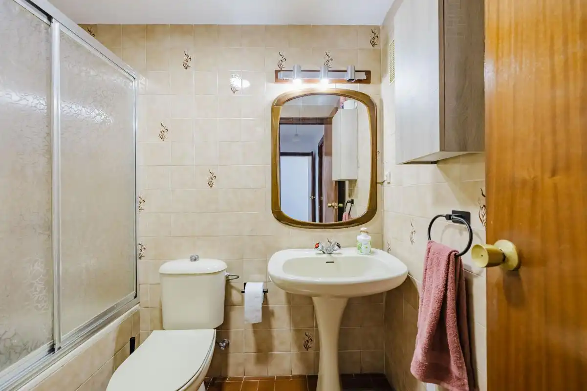 Bathroom of Flat for sale in Málaga  with Air Conditioner, Heating and Private garden