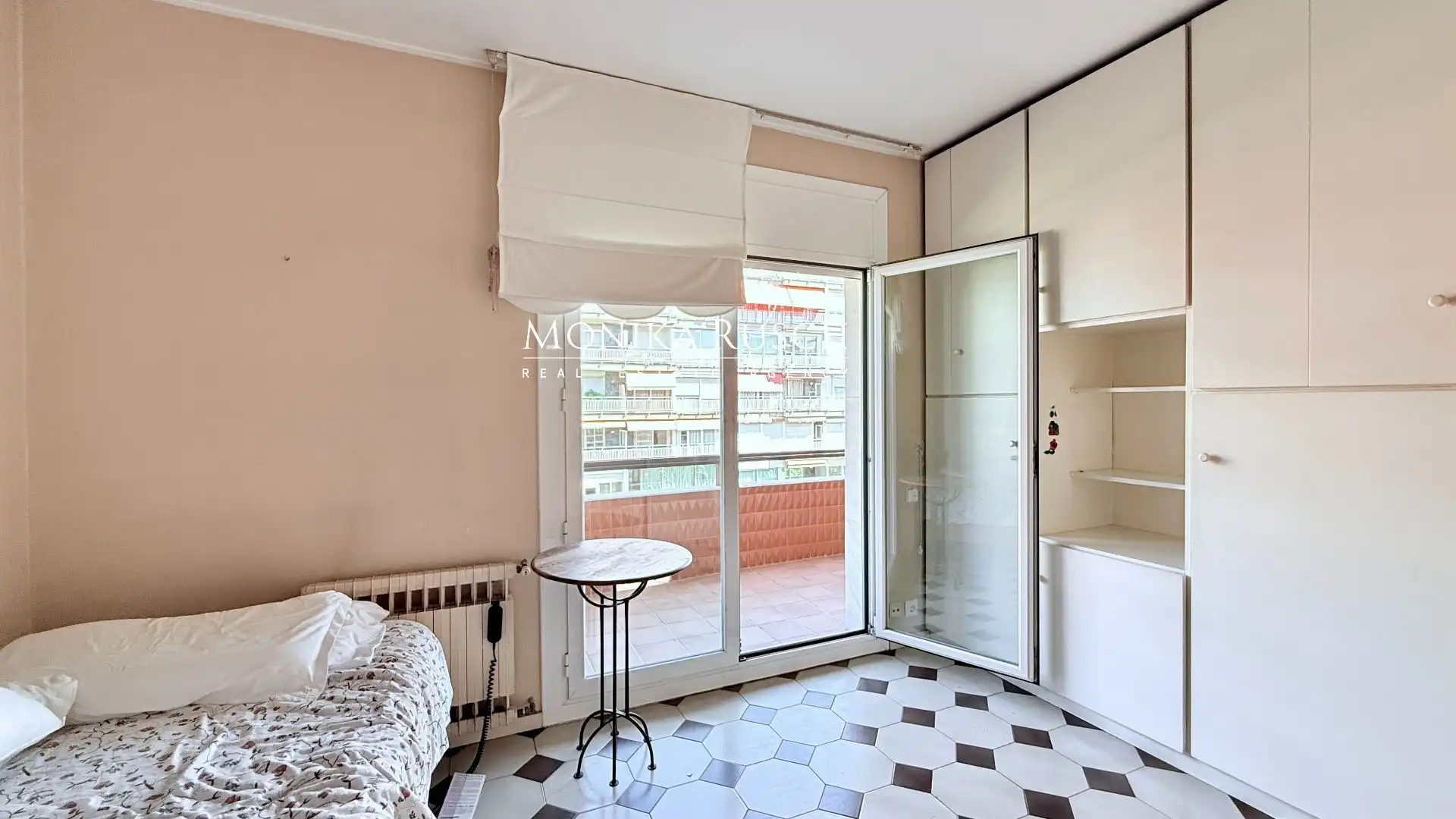 Habitación de Piso en venta en Barcelona con Calefacción, Terraza y Trastero