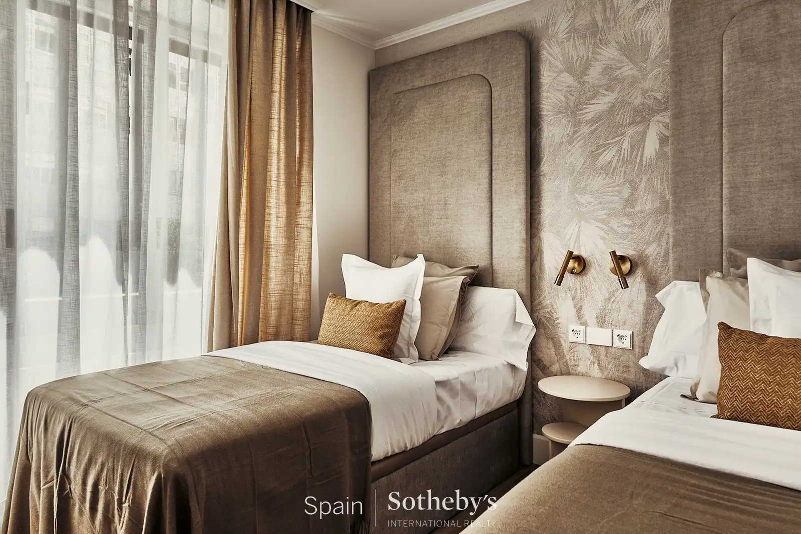 Bedroom of Apartments for sale in Madrid  with Air Conditioner, Heating and Terrace