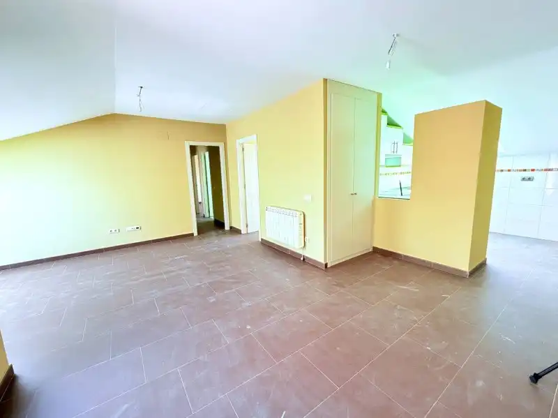 Ático en venta en Villacastín con Calefacción, Jardín privado y Terraza