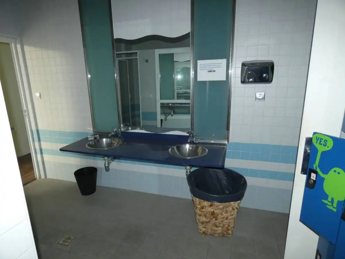 Badezimmer von Geschaftsraum zum Verkauf in Murcia mit Klimaanlage und Möbliert