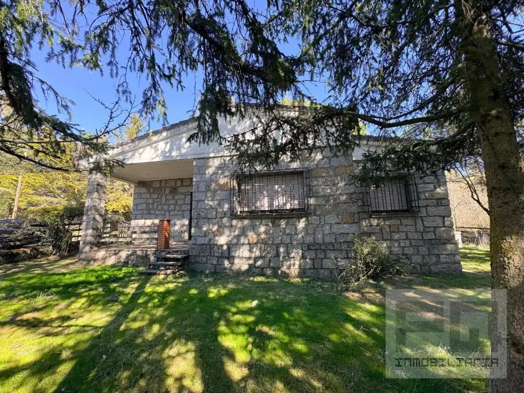 Vista exterior de Casa o xalet en venda en Navalperal de Pinares