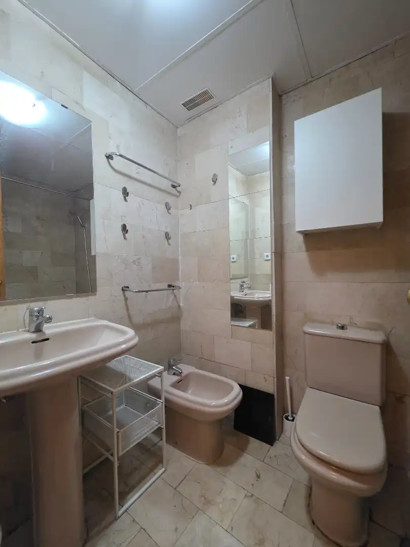Badezimmer von Wohnung zum Verkauf in Madrid mit Klimaanlage, Heizung und Parkett