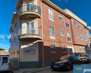 Exterior view of Flat for sale in Cigales  with Heating, Parquet flooring and Furnished