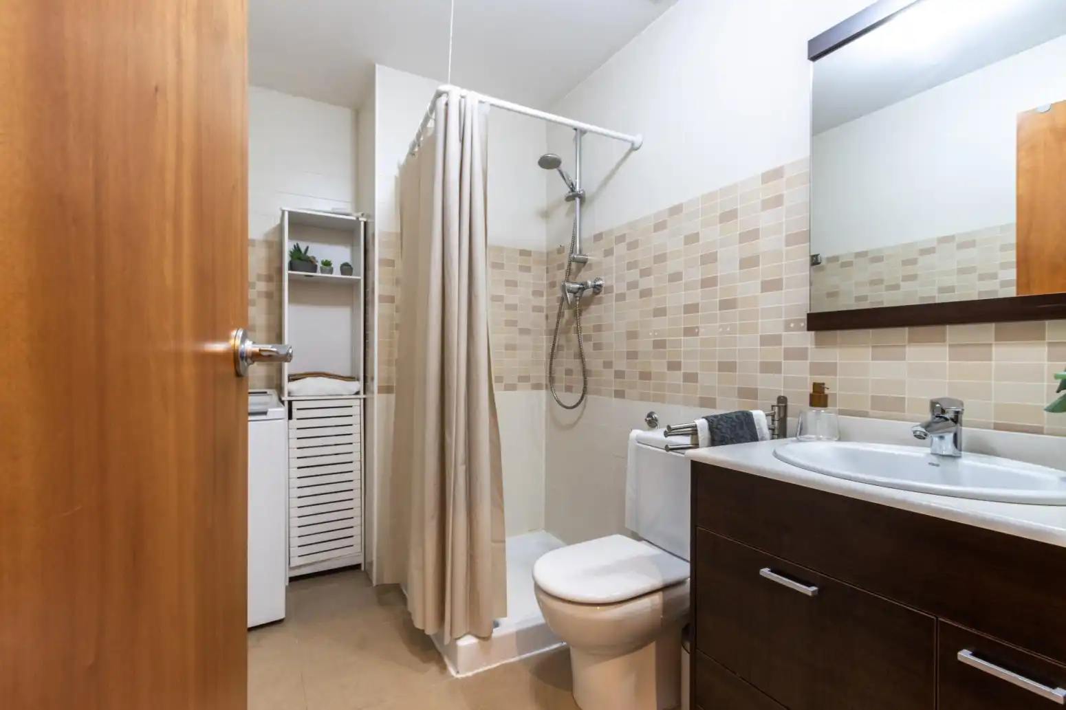 Badezimmer von Wohnung zum Verkauf in Terrassa mit Heizung, Parkett und Terrasse