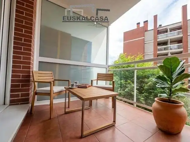 Terrassa de Pis en venda en Bilbao  amb Calefacció, Terrassa i Traster